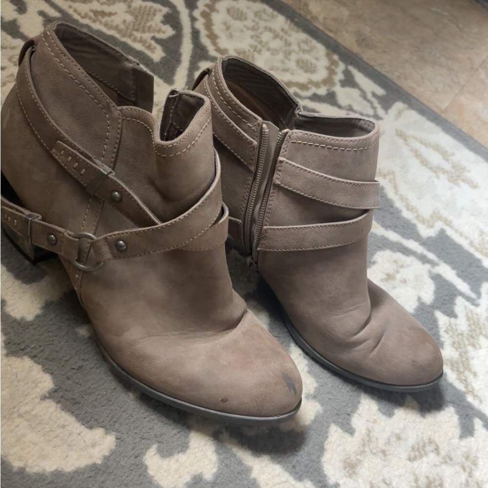 Stylish Tan Ankle Boots for Women